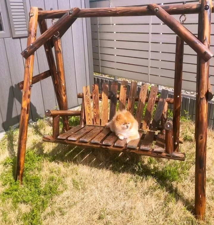 Xích đu sân vườn có mái che chống nắng mưa hiệu quả