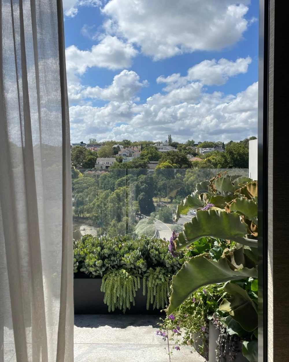 Ban công đẹp phong cách vintage với đồ decor cũ