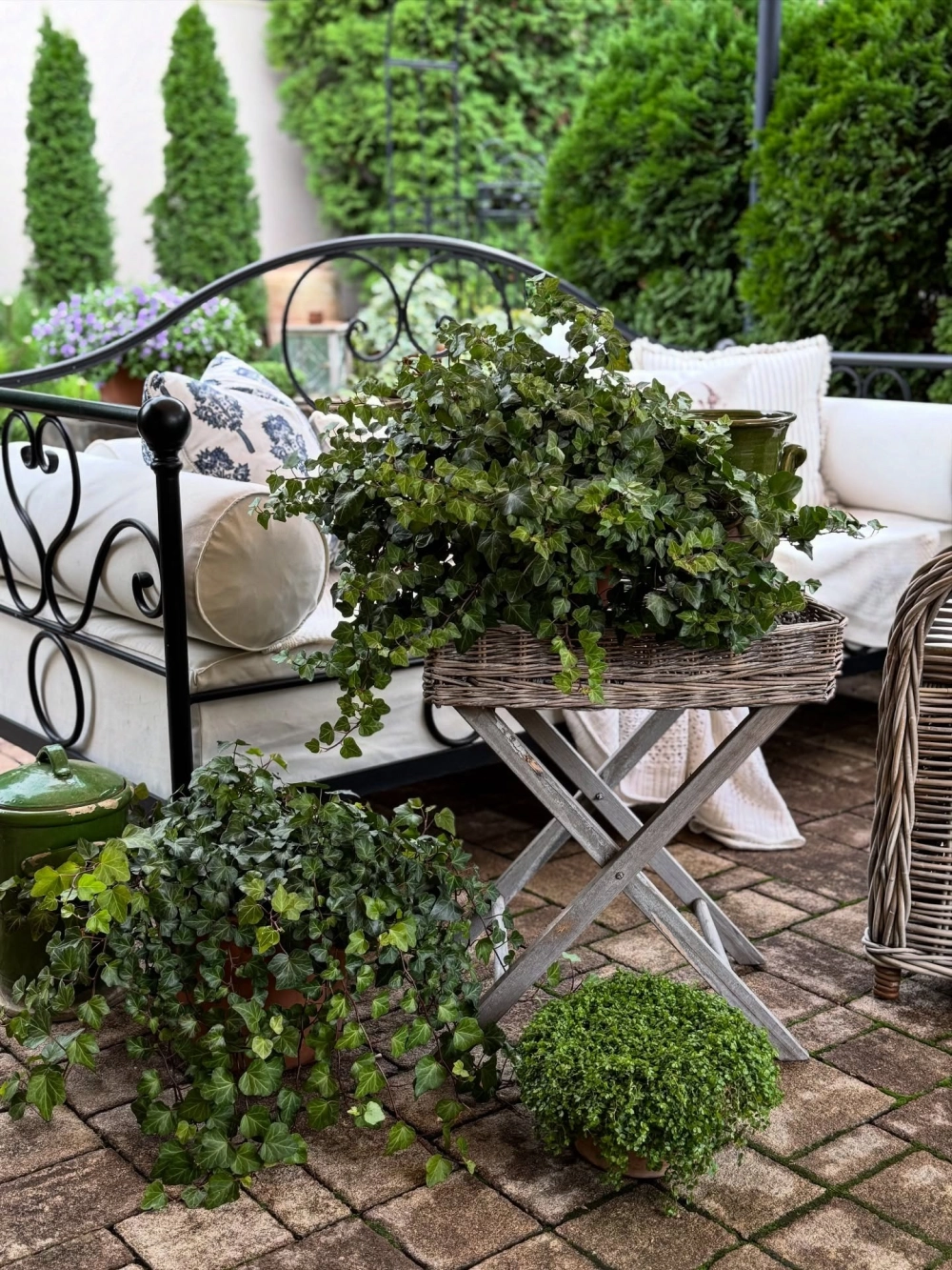 Hệ thống đèn trang trí ban công đẹp lung linh buổi tối