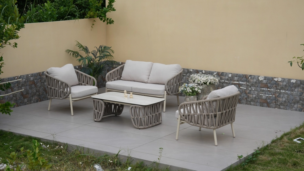 Bàn ghế sân vườn xếp gọn tiện lợi cho ban công chung cư