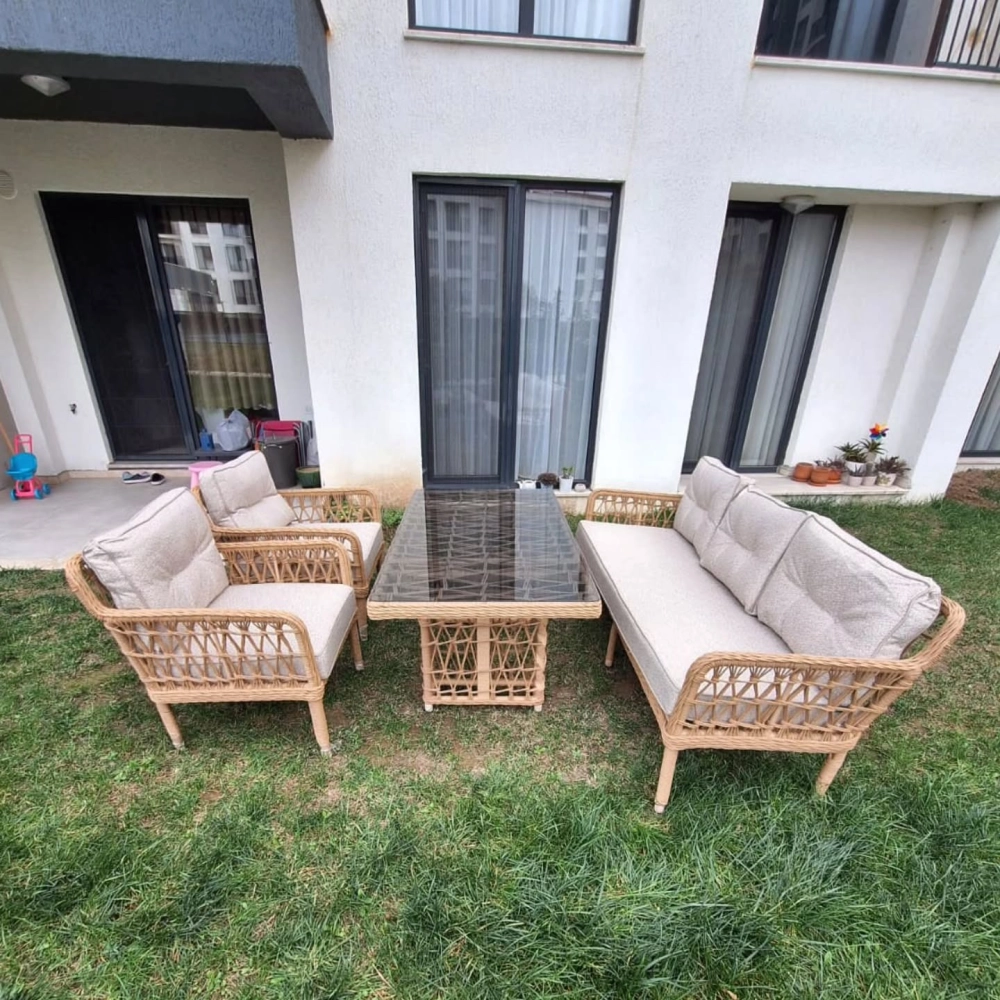 Bộ bàn ghế sân vườn đá nguyên khối sang trọng và bền bỉ