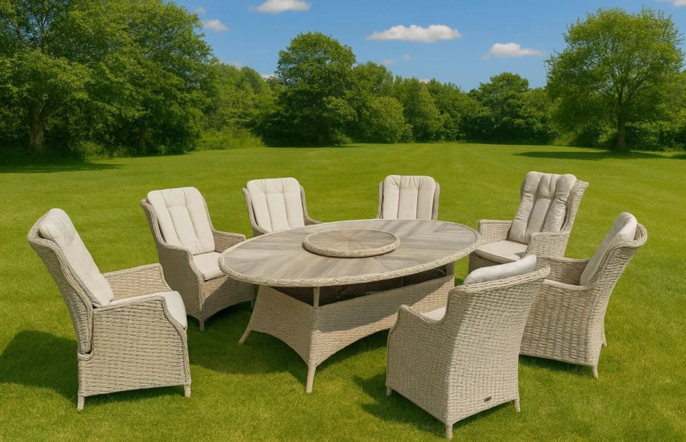 Bộ bàn ghế sân vườn bằng sắt nghệ thuật uốn lượn tinh xảo