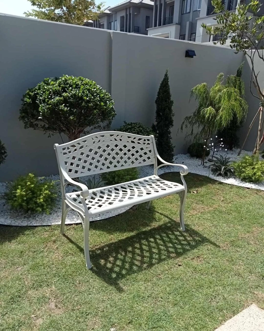 Bộ bàn ghế sân vườn ngoài trời đẹp bằng nhôm đúc tinh tế