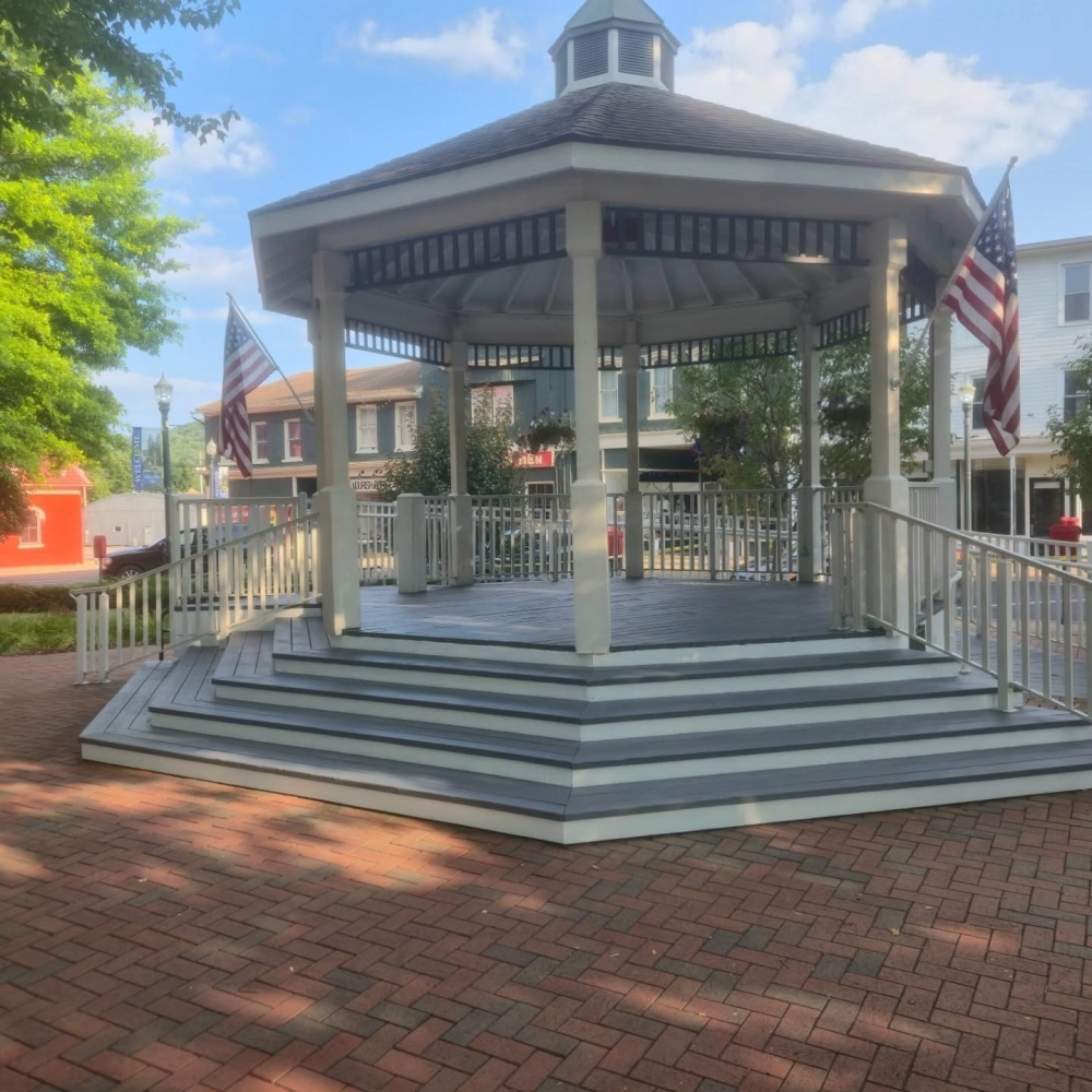 Lựa chọn bàn ghế cho chòi nghỉ chịu được thời tiết ngoài trời