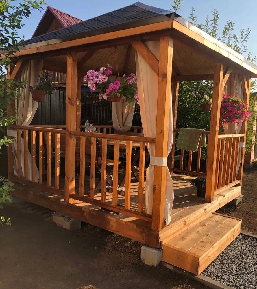 Chòi nghỉ sân vườn bằng gỗ mang phong cách mộc mạc và sang trọng