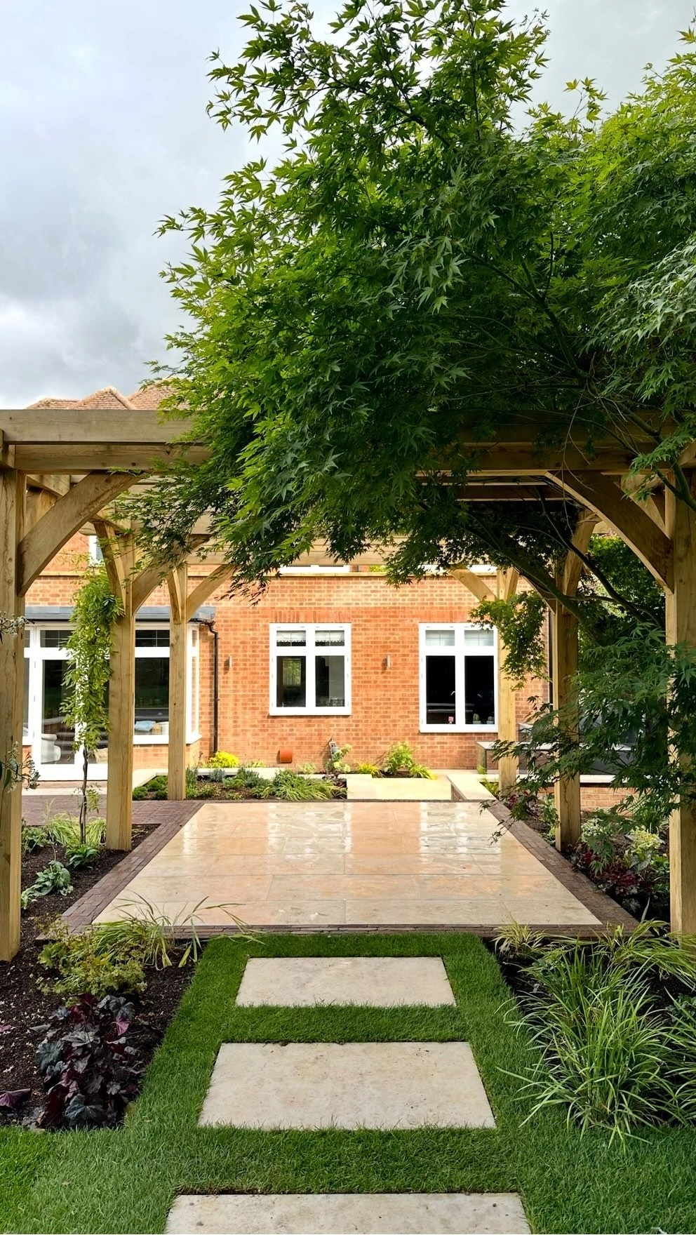 Thi công đá lát sân vườn chuyên nghiệp và tỉ mỉ