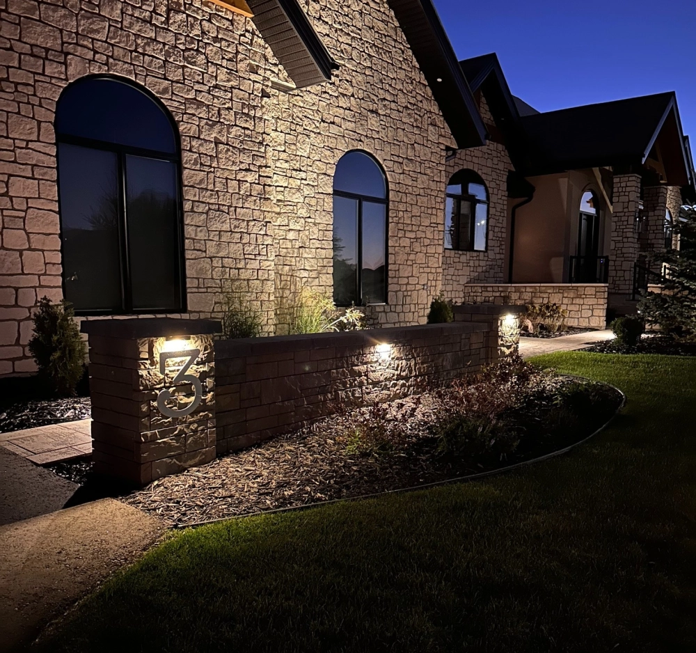 Đèn trụ cổng sân vườn đẹp mang phong cách hoàng gia sang trọng