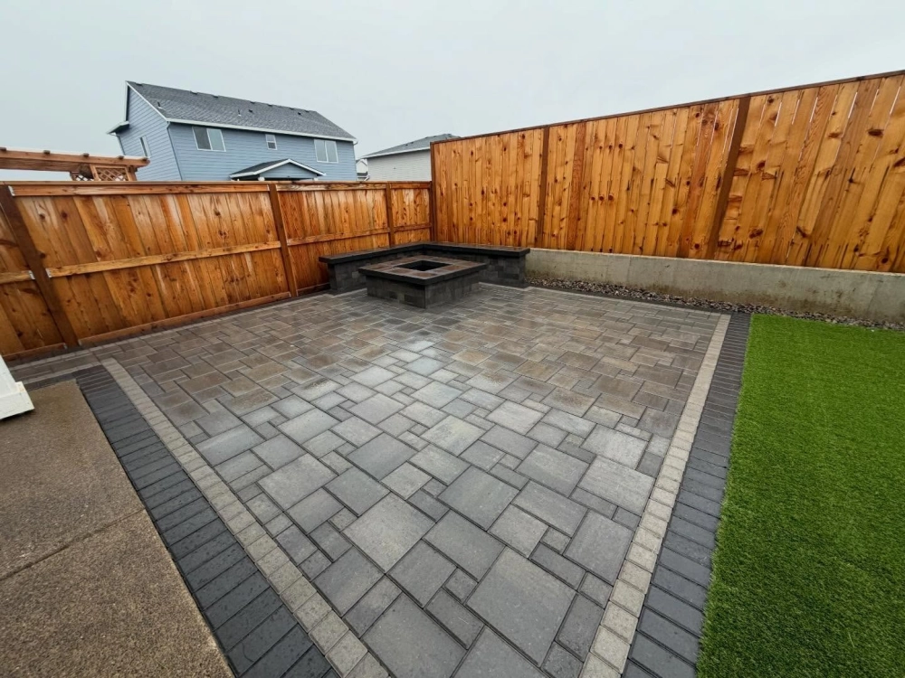 Gạch block lát sân chịu lực tốt cho khu vực bãi đỗ xe