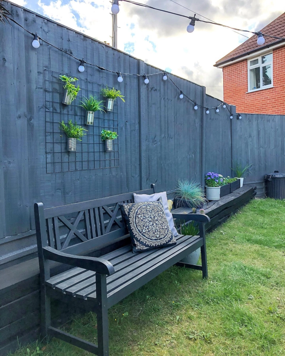 Mẫu hàng rào sân vườn bằng sắt hộp tối giản