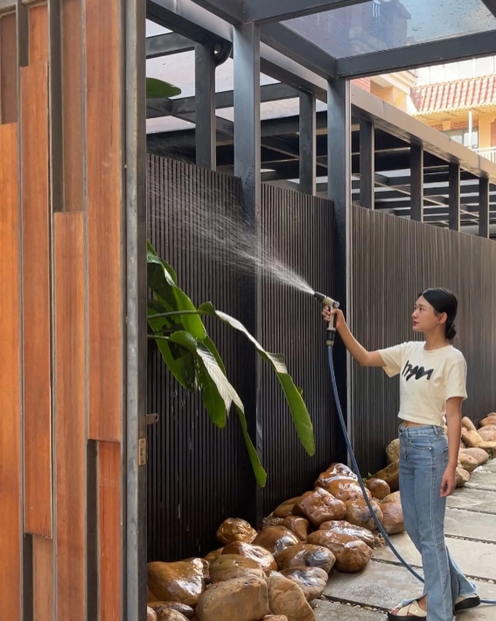 Hàng rào sân vườn bằng sắt uốn nghệ thuật tinh tế