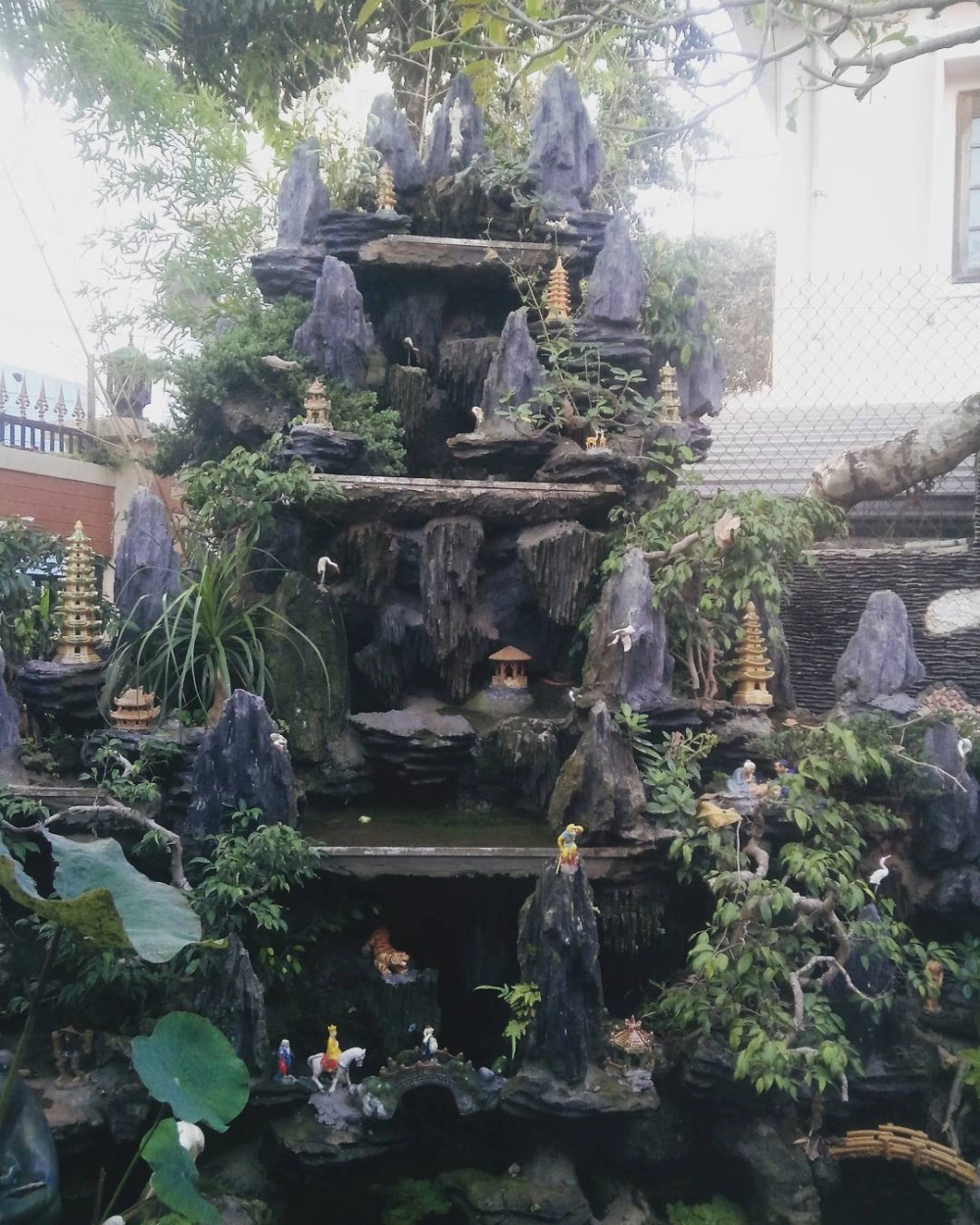 Hòn non bộ trong nhà mang thiên nhiên vào không gian sống