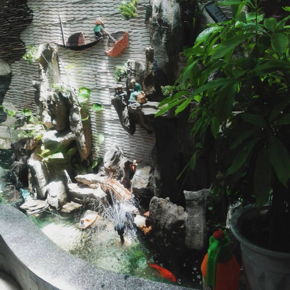 Hòn non bộ phong thủy đặt trước cửa nhà giúp đón tài lộc