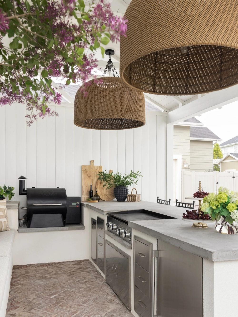 Thiết kế khu vực nướng BBQ ngoài trời với đầy đủ tiện nghi hiện đại