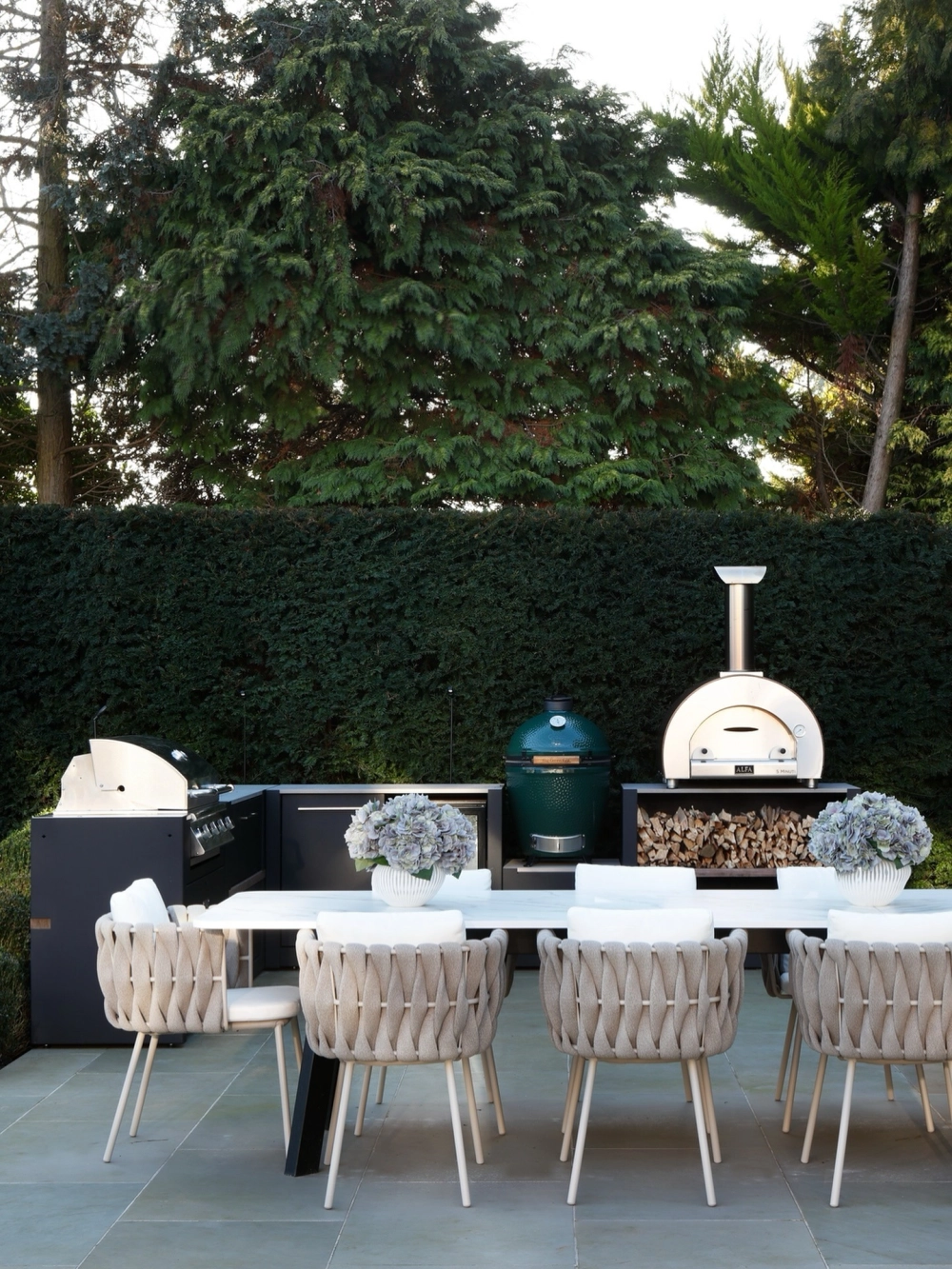 Gạch ốp bếp BBQ ngoài trời chống bám bẩn hiệu quả