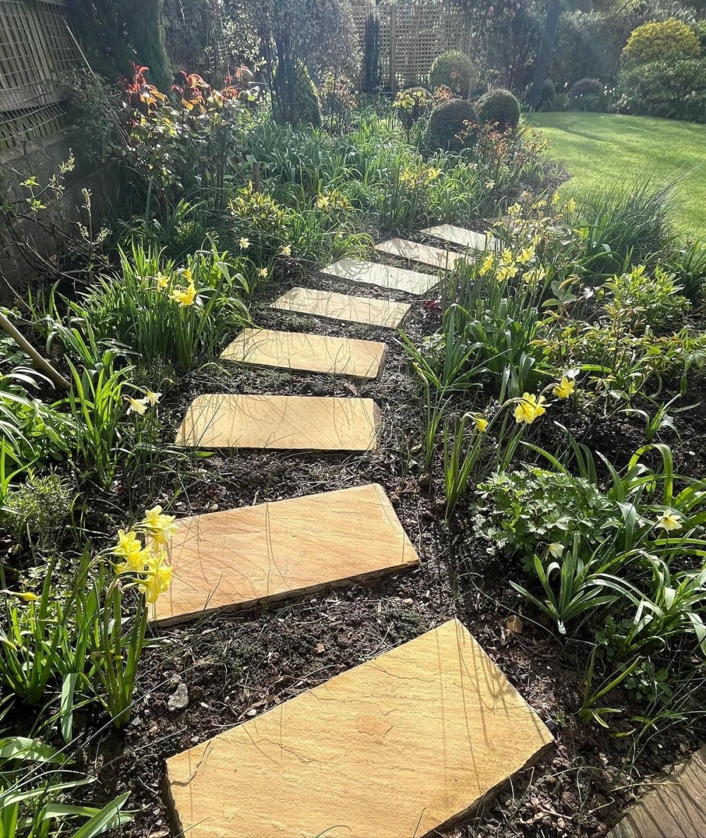 Lối đi sân vườn đá rối mang vẻ đẹp hoang sơ tự nhiên