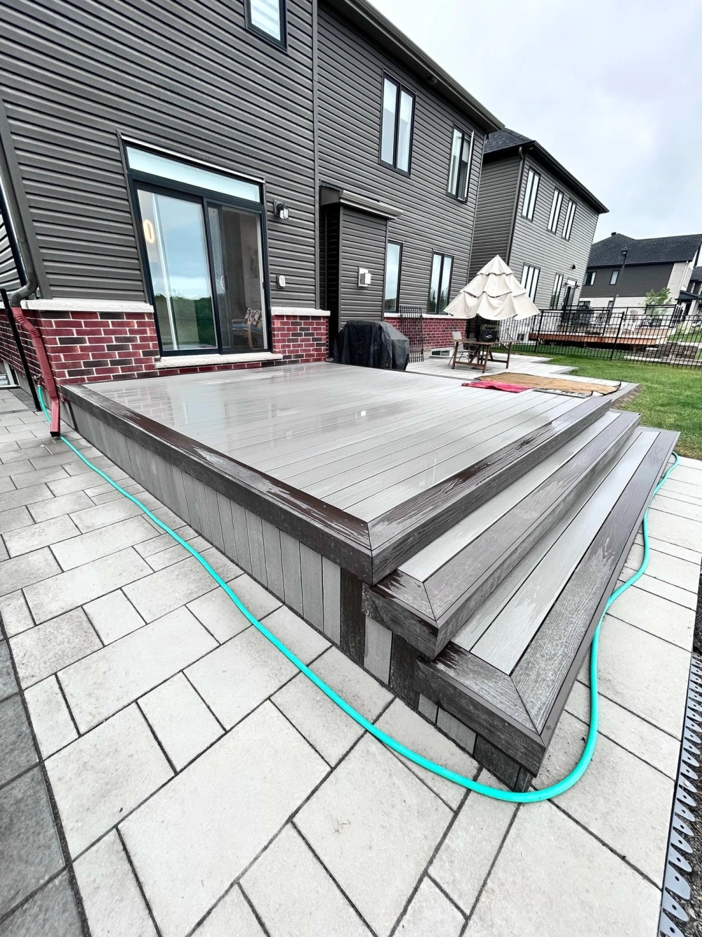 Mẫu sàn gỗ sân vườn ngoài trời với khả năng chịu nhiệt và chống nước ưu việt