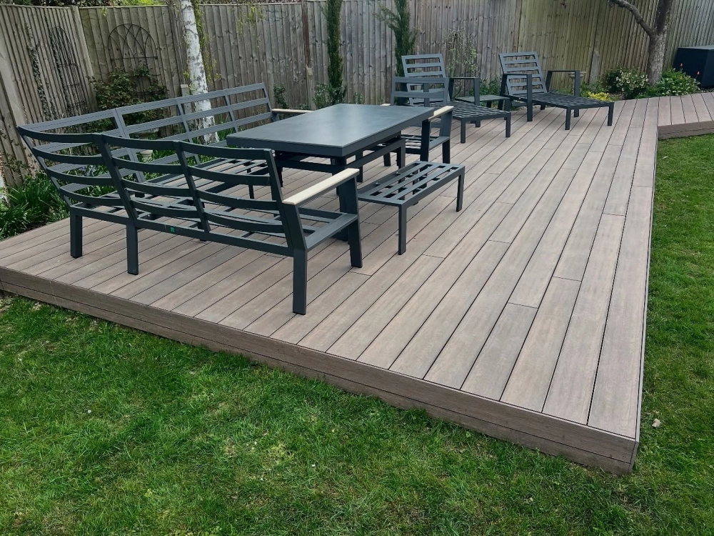 Sàn gỗ nhựa ngoài trời cho lối đi sân vườn hiện đại