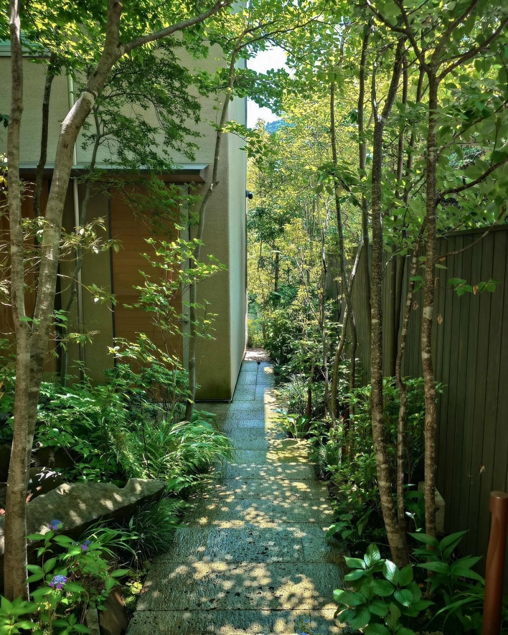 Chòi nghỉ sân vườn biệt thự gỗ kết hợp mái ngói truyền thống