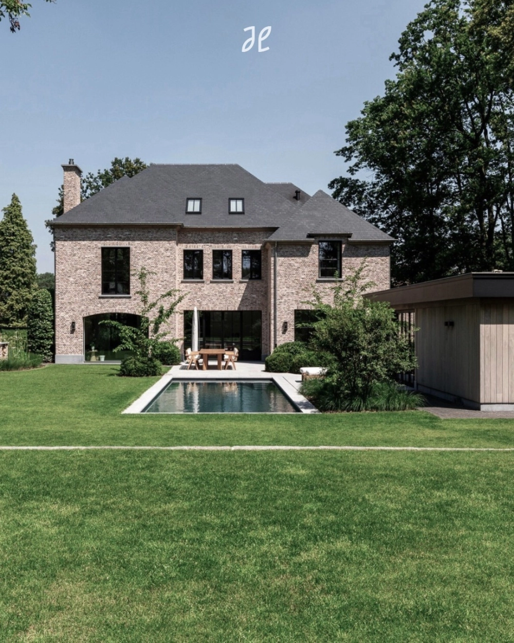 Sân vườn biệt thự nghỉ dưỡng phong cách resort