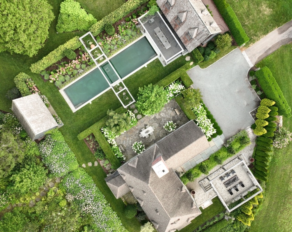 Sân vườn biệt thự hiện đại với hồ bơi vô cực