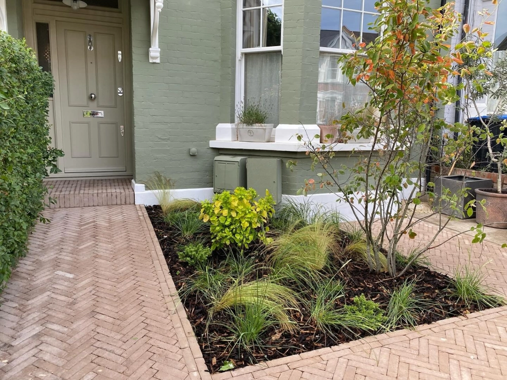 Lối đi sân vườn mini lát đá tự nhiên đẹp mắt