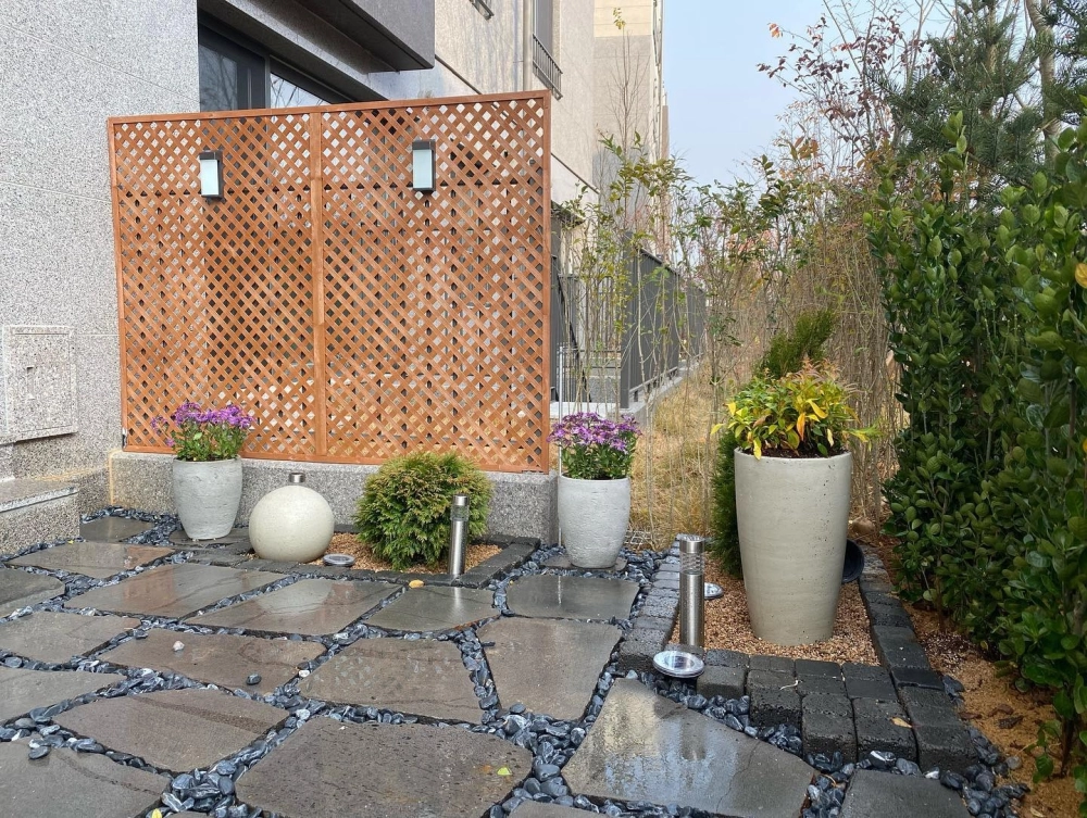 Thiết kế sân vườn nhà phố lệch tầng độc đáo