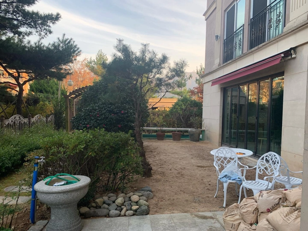 Sân vườn nhà phố tân cổ điển sang trọng