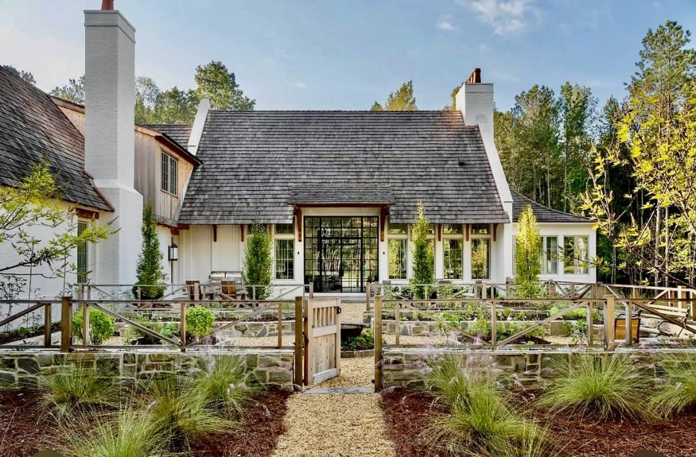 Sân vườn Châu Âu cho biệt thự có diện tích rộng rãi thoáng đãng