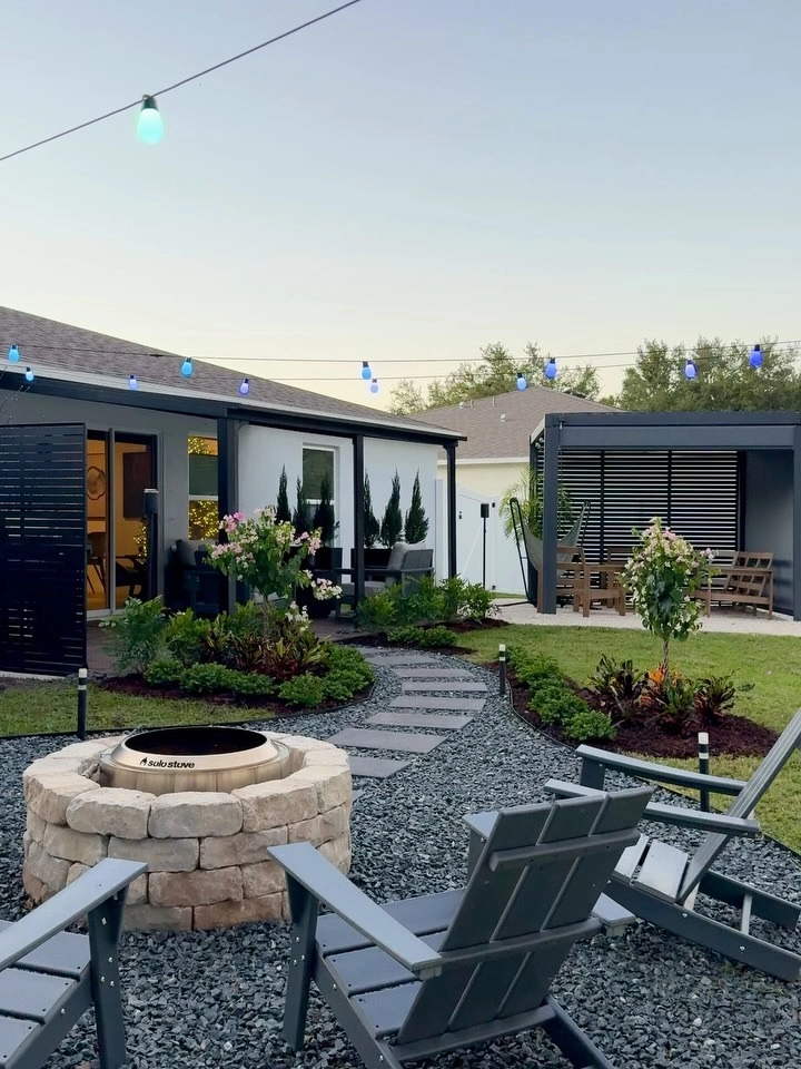 Thảm cỏ sân vườn Châu Âu được chăm sóc cắt tỉa định kỳ