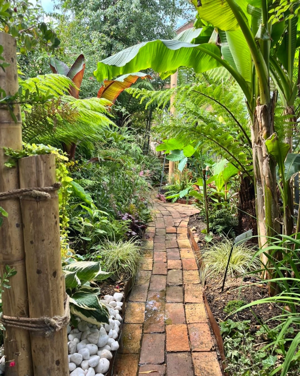 Các loại vật liệu sân vườn Tropical từ gỗ và đá tự nhiên