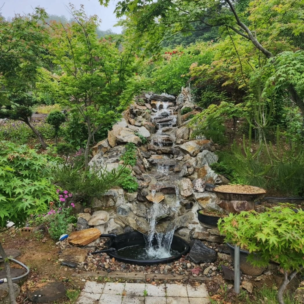 Thác nước sân vườn bằng đá tự nhiên nguyên khối