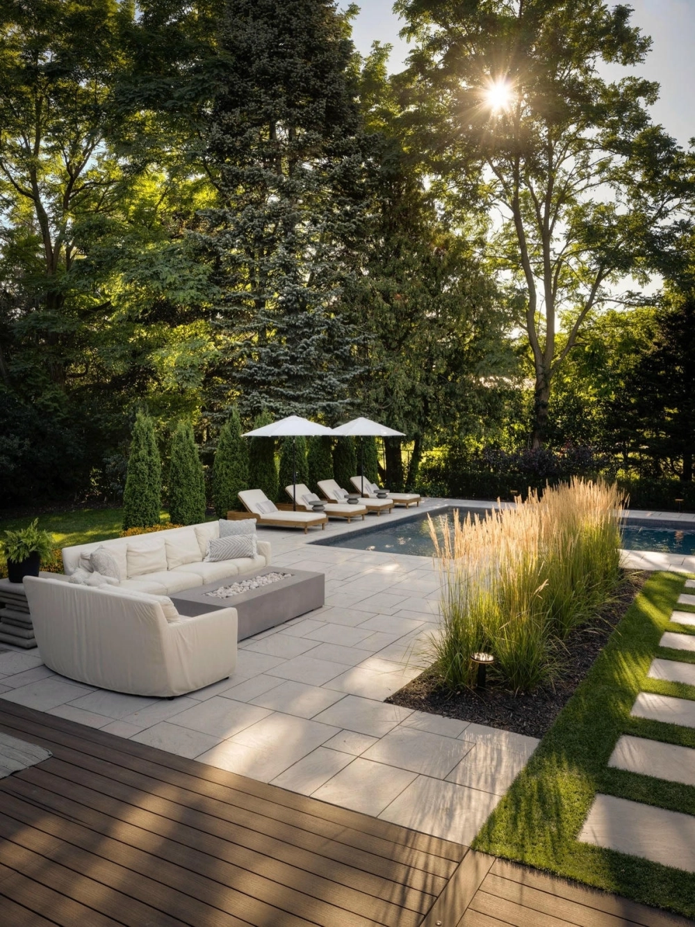 Mẫu thi công sân vườn biệt thự cao cấp với hồ bơi sang trọng