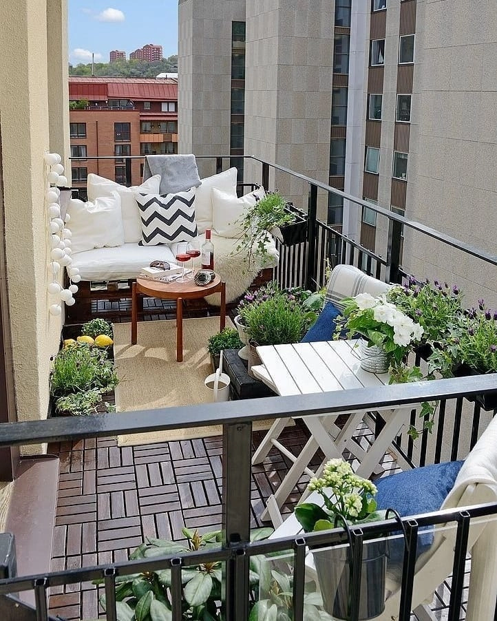 Cách trang trí ban công chung cư để máy giặt gọn gàng và thẩm mỹ