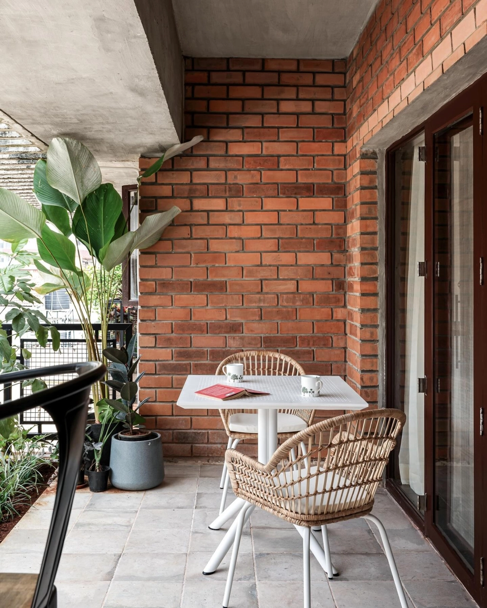 Rèm che nắng ban công chung cư bảo vệ không gian sống