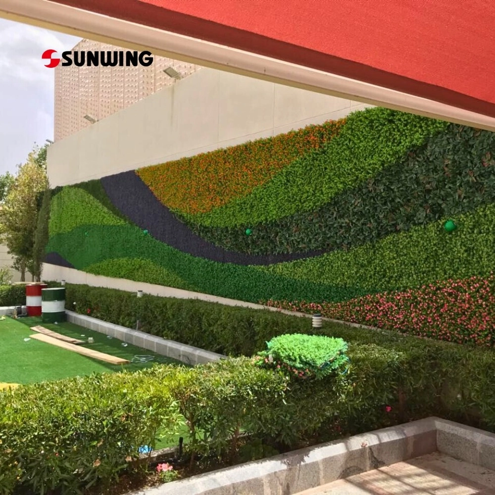 Thiết kế tường đứng với nhiều loại cây đan xen màu sắc