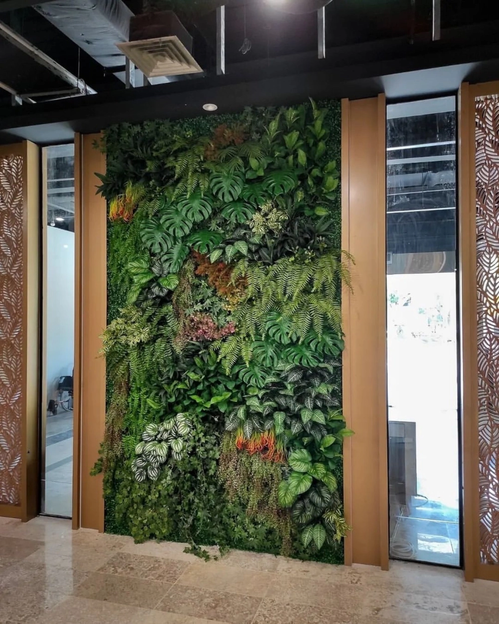 Hệ thống vườn đứng thông minh tự cung cấp dinh dưỡng