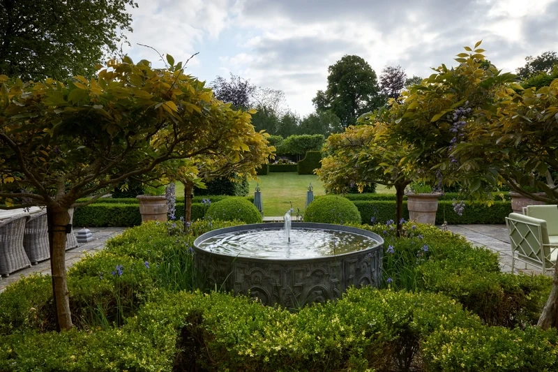 Thiết kế sân vườn cổ điển là gì